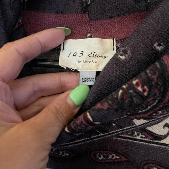 1 4 3 Story by lineup. Size small poncho style sweater. NWOT - Picture 3 of 4